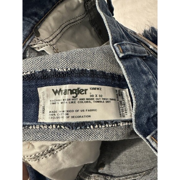 Wrangler Women’s Shorts Waist 28” Cut Off - Picture 4 of 5